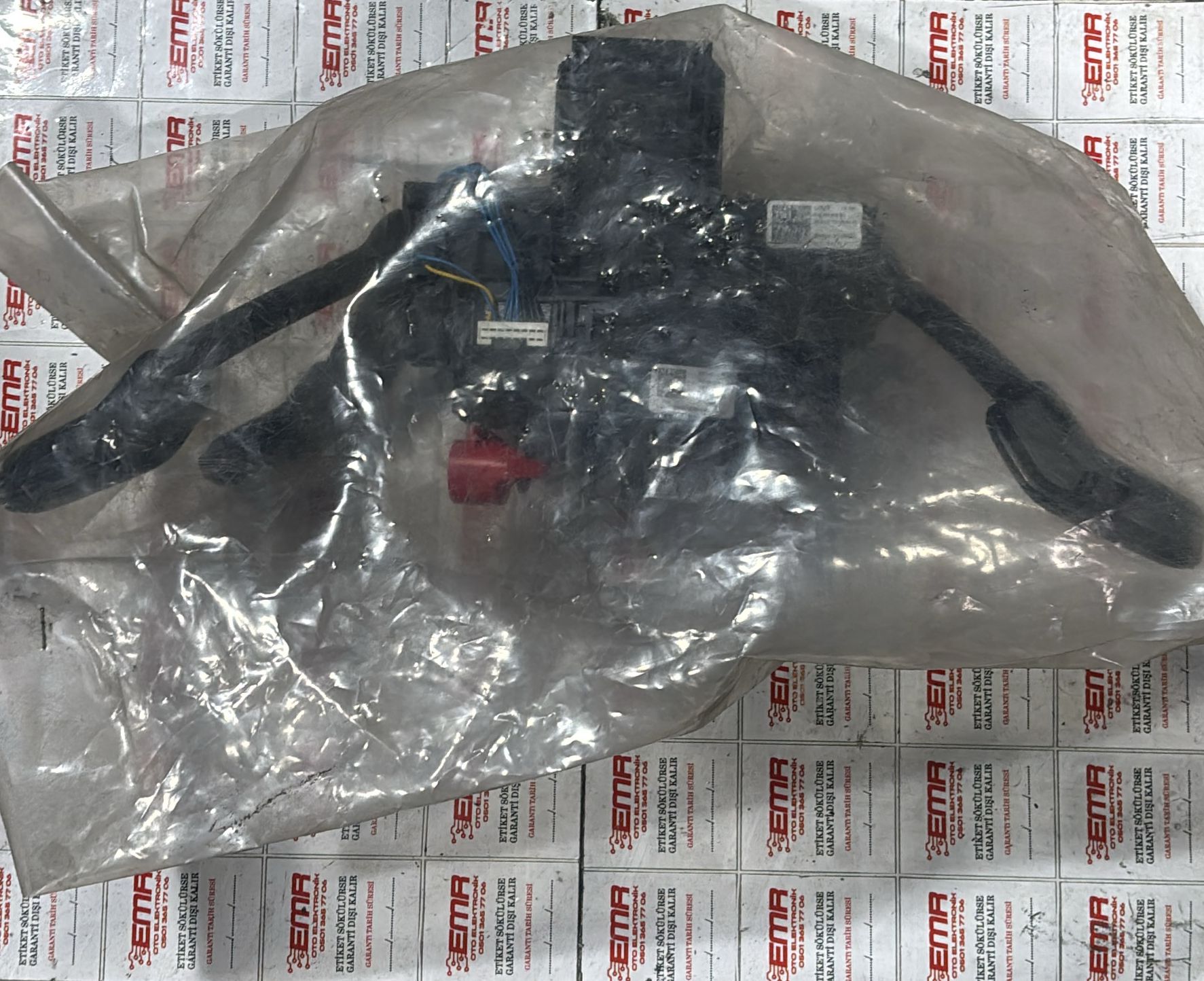 AUDİ A3 AÇI SENSÖRÜ İLE FAR SİNYAL KOLU 8V0 963 502 BK 5Q0 963 549 F